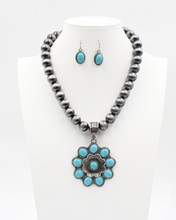 Load image into Gallery viewer, Rustic Bloom Necklace and Earrings Set
