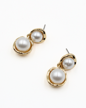 Load image into Gallery viewer, Hey Pearl Earrings
