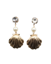 Load image into Gallery viewer, Clam Pearl Earrings
