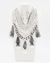 Load image into Gallery viewer, Faceted Textured Metal Bib Necklace Set
