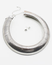 Load image into Gallery viewer, Smooth Metal Collar Necklace
