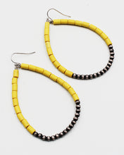 Load image into Gallery viewer, Navajo Pearl Beaded Earrings
