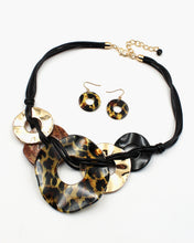 Load image into Gallery viewer, Leopard Print Collar Necklace Set
