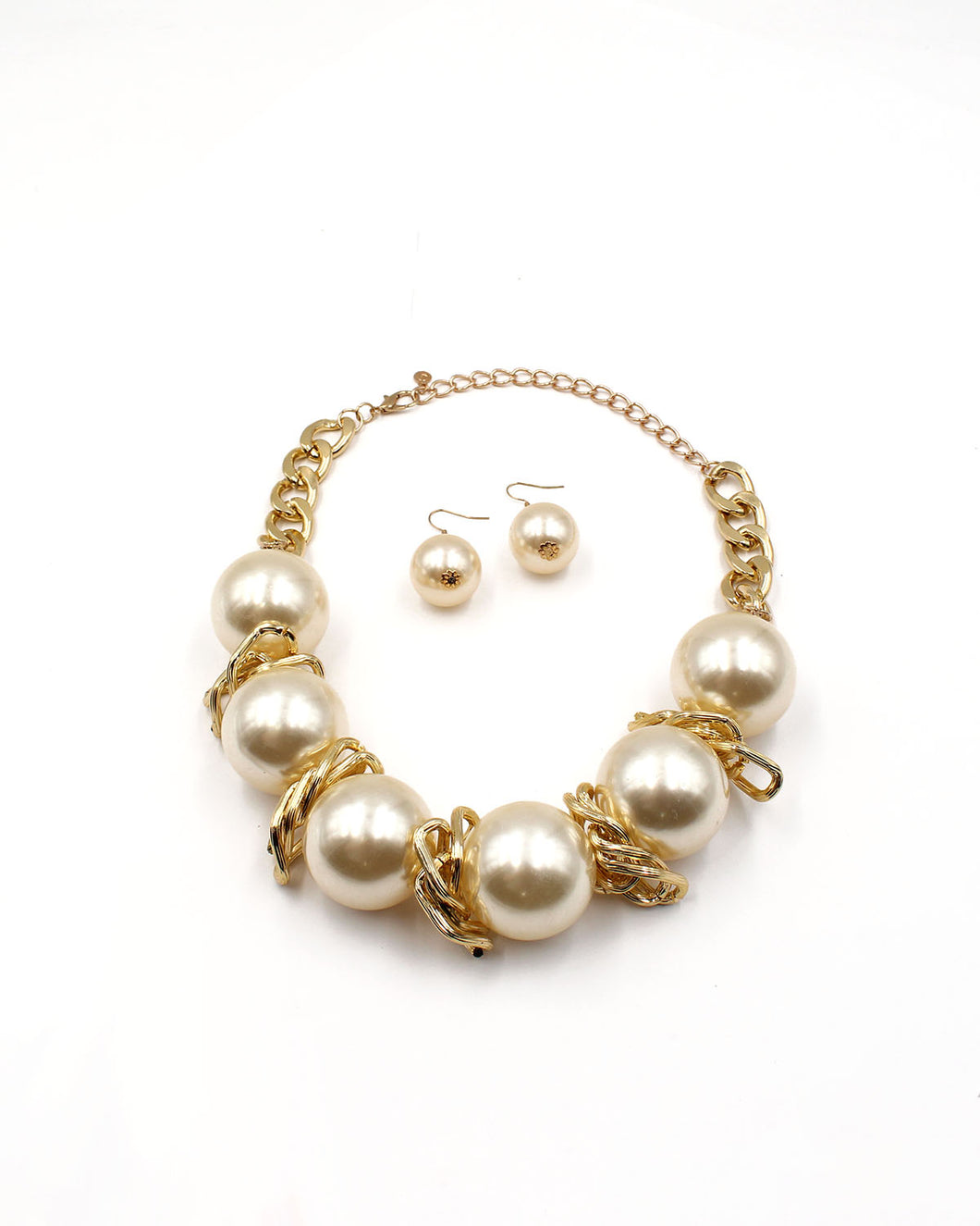 Large Pearl Necklace & Earrings (Gold)