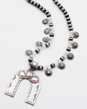 Load image into Gallery viewer, Navajo Pearl Beaded Necklace with Horseshoe Pendant
