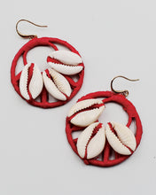Load image into Gallery viewer, Shell &amp; Raffia Earrings
