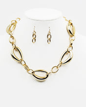 Load image into Gallery viewer, Hollow Chain Link Necklace
