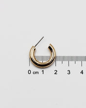 Load image into Gallery viewer, 40mm Shiny Metal Hoop Earrings
