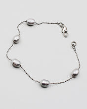 Load image into Gallery viewer, Elongated Pearl Beaded Bracelet
